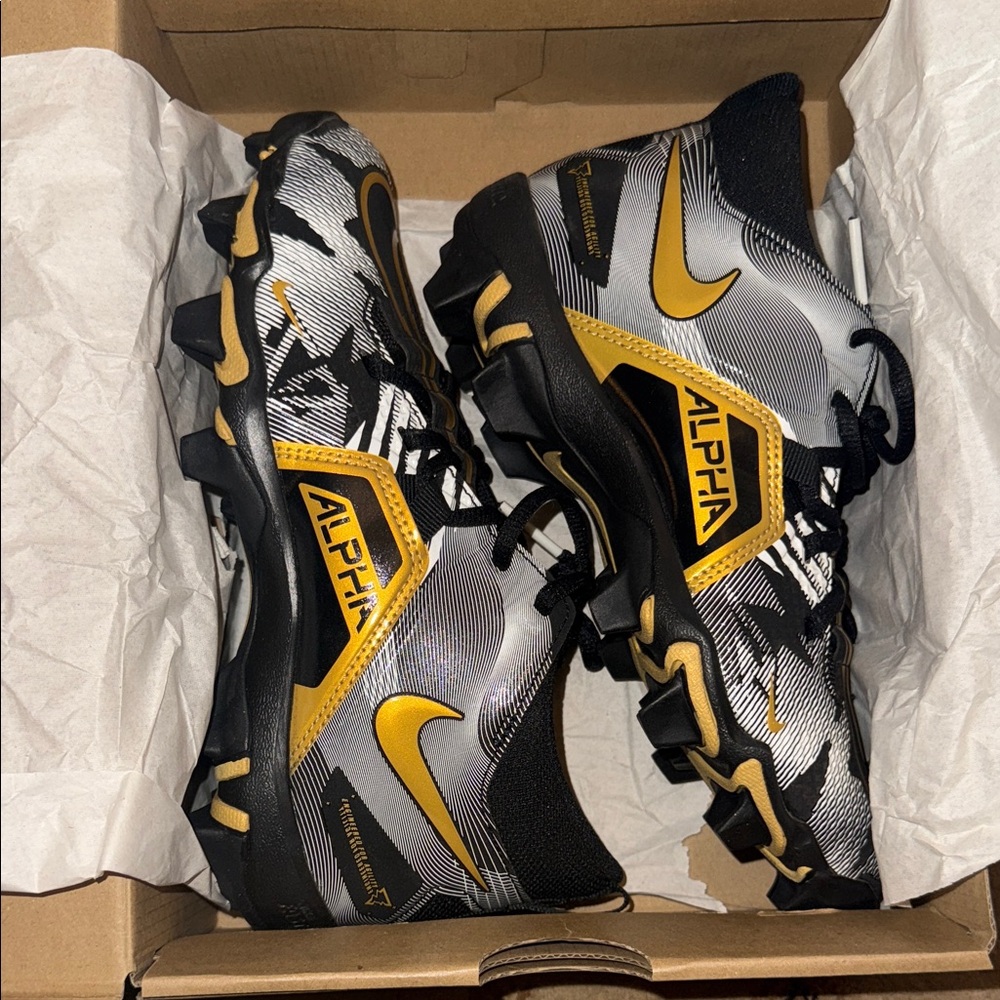 Nike youth alpha menace cleats